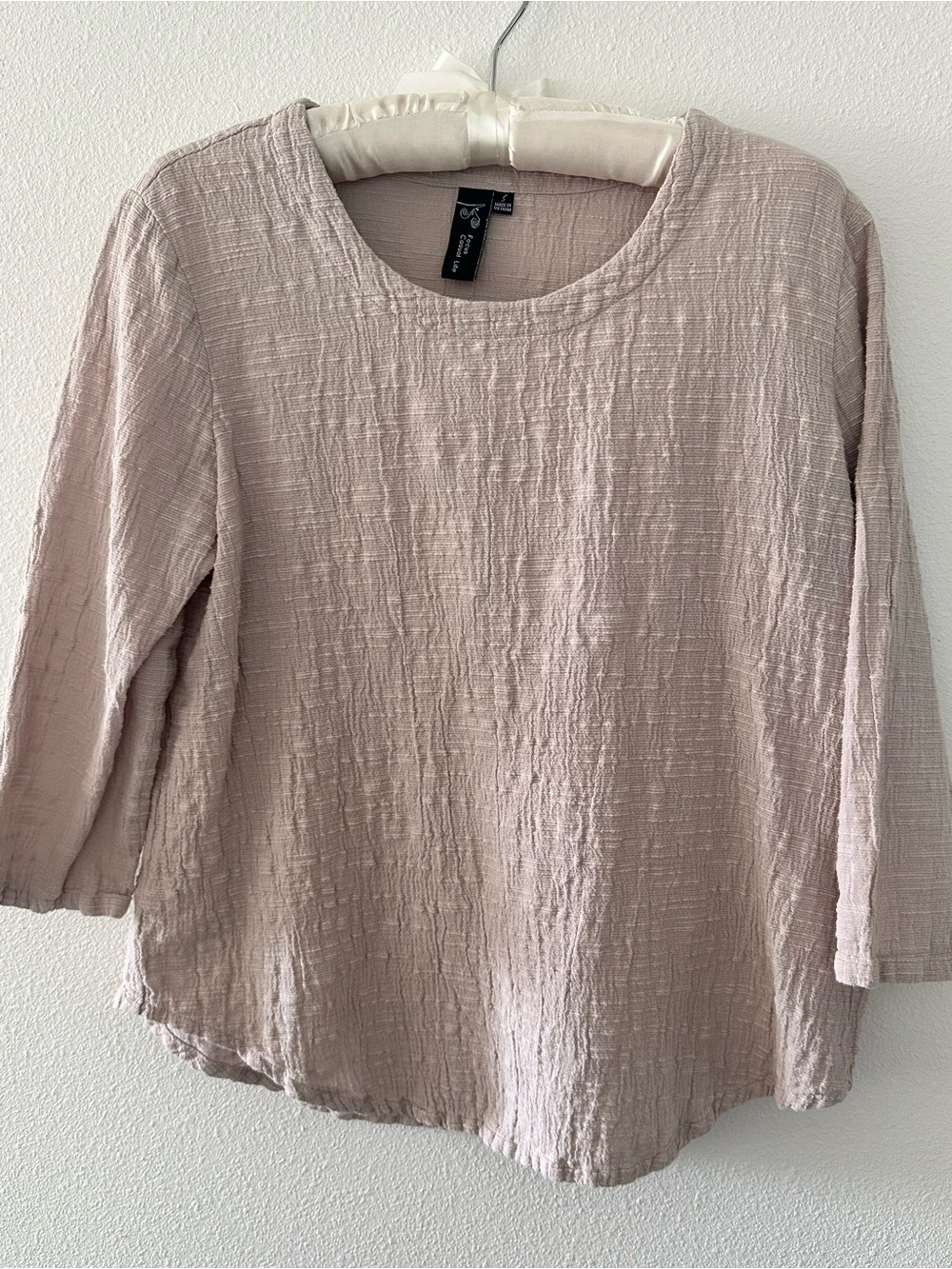 Relaxed Crinkle Scoop Neck Blouse. 100% Cotton